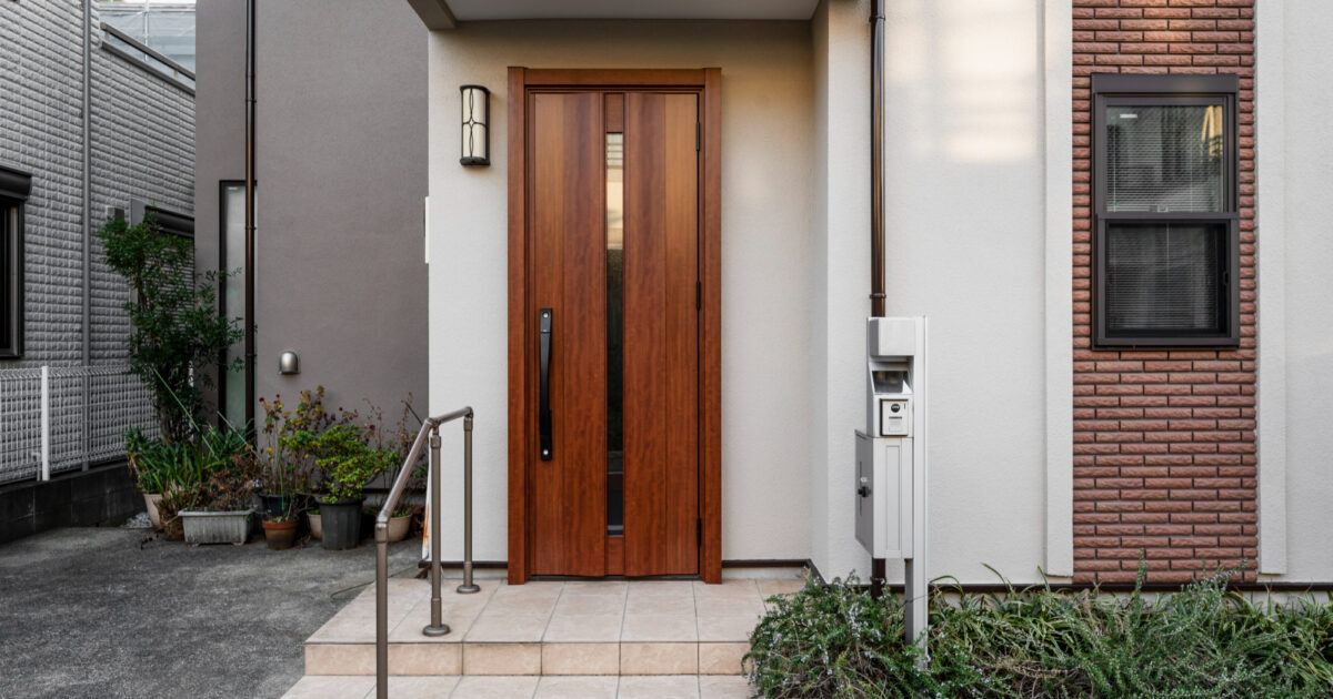 Czym kierować się przy wyborze drzwi wejściowych zewnętrznych
