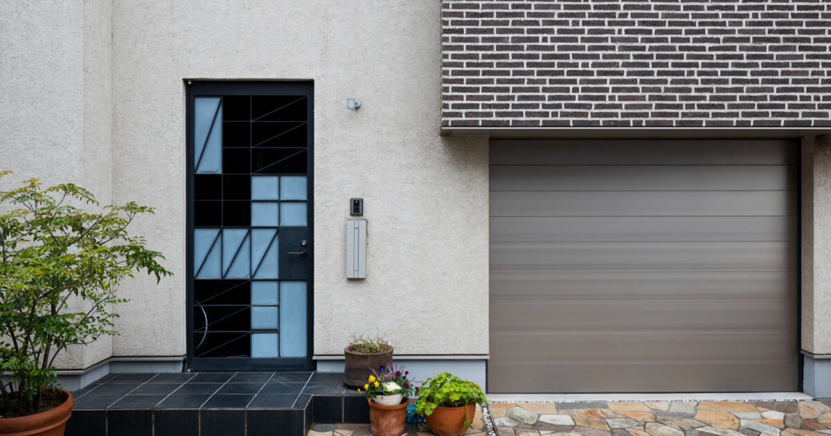 Jakie zalety ma segmentowa brama garażowa
